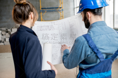 建筑承包商,女商人,建筑工地,办公室,水平画幅,顾客,男性,仅成年人,建筑业,工业
