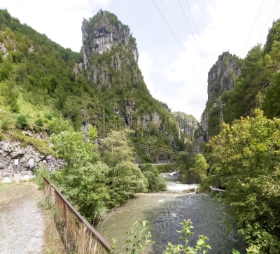 沟壑,山谷,塔雷吉欧乳酪,圣培露矿泉水公司,贝加莫,水,美,水平画幅,山,无人