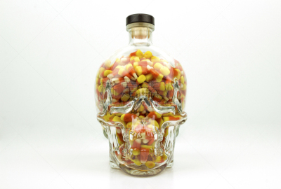 玻璃杯,塞满了的,头骨,玉米糖,水平画幅,绿色,橙色,秋天,南瓜,白色背景