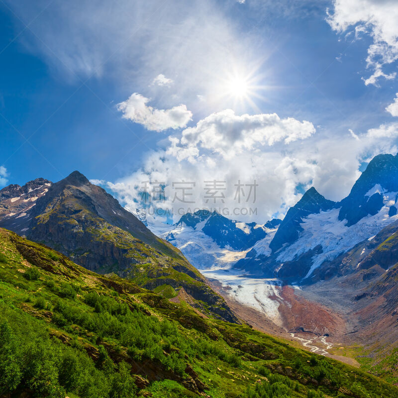 山,明亮,冰河,山谷,日光,在下面,绿色,天空,云,雪