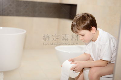 卫生间,男孩,小的,老年人,70多岁,浴室,水平画幅,腹腔,家庭生活,男婴