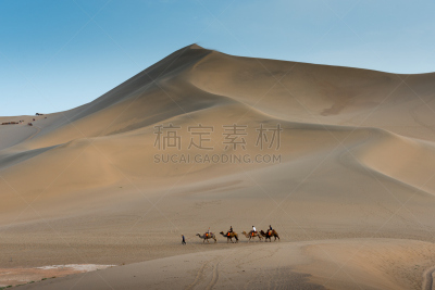 敦煌,甘肃省,沙丘,中国,戈壁滩,骆驼,天空,水平画幅,山,沙子