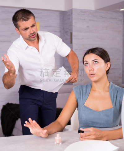 男人,女人,指甲油,婚姻,舒服,肖像,住宅内部,美人,公寓,修指甲