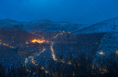 四川省,佛教,冬天,都市风光,夜晚,雪,喇麻庙,康巴,寺院,度假村