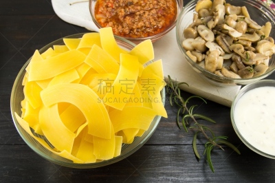 成分,意大利面,干的,乡村风格,西红柿,食用菌,意大利食品,清新,神奇蘑菇,住宅房间