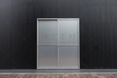街道,人行道,门,围墙,仓库,水平画幅,夜晚,无人,摩托车后座,空的