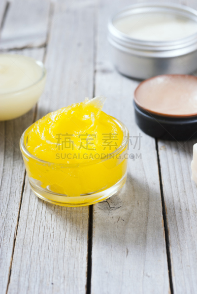 化妆用品,米色,corn marigold,润唇膜,护肤膜,面霜,护手霜,餐具,垂直画幅,留白