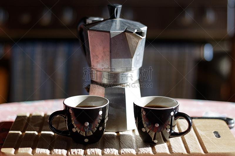 咖啡壶,咖啡杯,两个物体,浓咖啡,意大利,柔焦,选择对焦,水平画幅,无人,传统