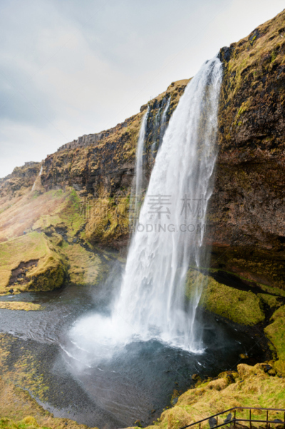 冰岛国,seljalandsfoss waterfall,垂直画幅,水,天空,瀑布,无人,夏天,户外,石材