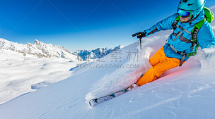 滑雪运动,速降滑雪,越野赛跑,天空,迅速,冬季运动,水平画幅,蓝色,滑雪坡,特写