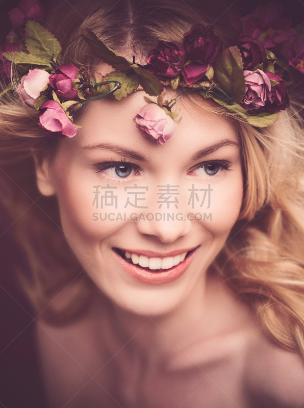 仙女,自然美,森林,静态动作,拍摄影像,头发特征,人,白人,时装模特,状态描述
