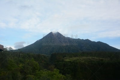 山,墨拉皮火山,爪哇,印度尼西亚,天空,水平画幅,云,中爪哇省,无人,火山地形