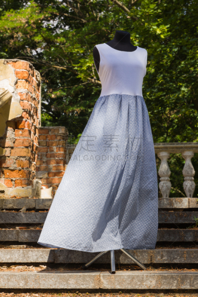 留白,纺织品,夏天,沙拉芬传统服饰,白色,人造模特,背景,蓝色的连衣裙,毛衣,自然