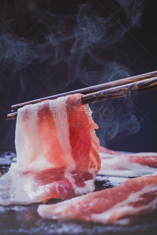 热,猪肉,格子烤肉,涮涮锅,寿喜烧,垂直画幅,生食,膳食,熟的,锅