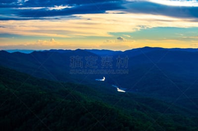 坎伯兰县,夏天,尖峰,山口,坎波兰县高原,蓝色山脊山脉,阿巴拉契亚山脉,天空,美国,国家公园