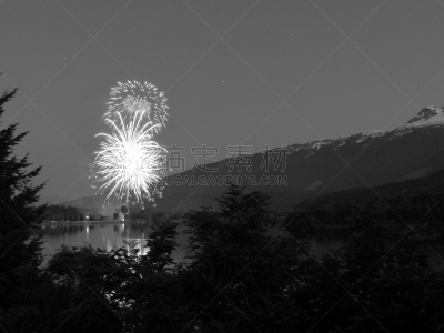加拿大国庆日,放焰火,雷夫尔斯托克,大不列颠哥伦比亚,加拿大,水平画幅,无人,黄昏,摄影