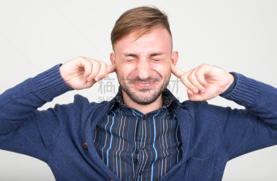 人的耳朵,男人,手捂耳,头痛,俄罗斯人,水平画幅,噪声,白人,特写,仅男人