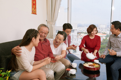 越南新年,家庭,孙女,祖父母,信封,越南,餐具,留白,水平画幅,电话机