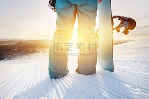 滑雪坡,雪板,滑雪板,特写,天空,留白,休闲活动,雪,仅男人,仅成年人