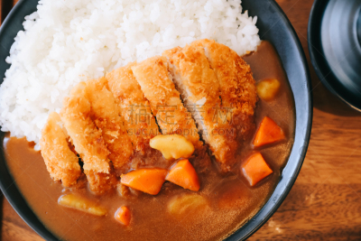 日本食品,猪肉,炸猪排,米,桌子,咖喱,木制,传统,蔬菜,热