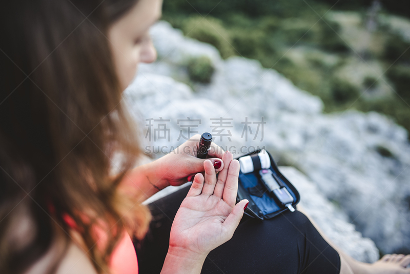 生活方式,糖尿病,血糖检测,水平画幅,高视角,健康,旅行者,户外,白人,葡萄糖