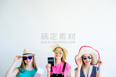 度假胜地,友谊,女性,三个人,行李提取厅,机票,票,塞满了的,水平画幅