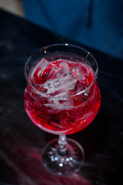 鸡尾酒,红色,调酒师,黑色,背景,青绿色,垂直画幅,动物内脏,夜晚,奶油