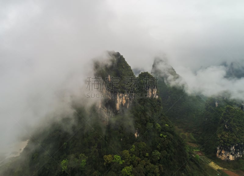 山,云景,航拍视角,阳朔县,桂林山水,兴平,阳朔,桂林,喀斯特,卷起