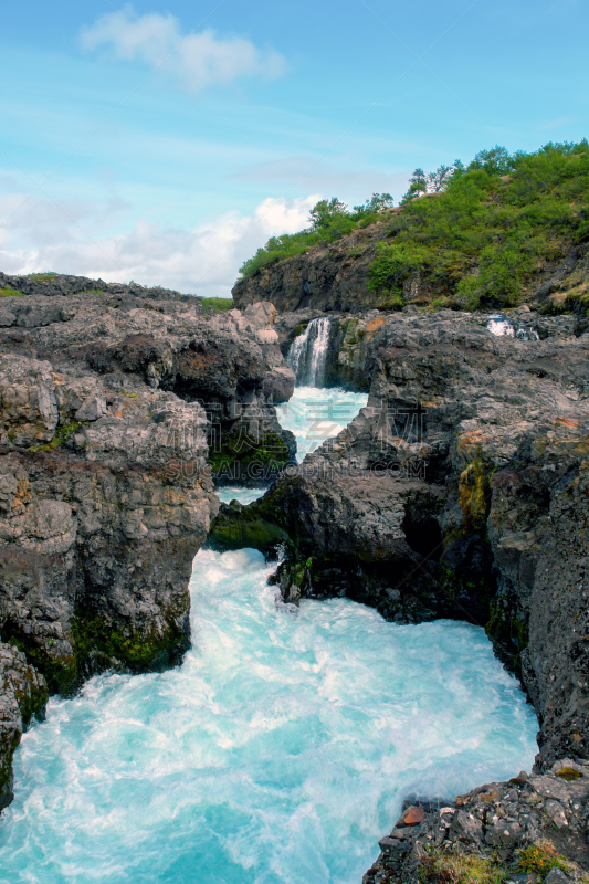 瀑布,冰岛国,西,垂直画幅,水,美,hraunfossar,户外,冰岛中西部,植物