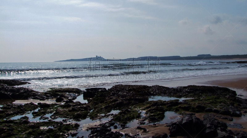 海岸地形,安布勒登海湾,邓斯坦伯城堡,诺森伯兰郡,波浪,海滩,水平画幅,无人,沉积岩,2015年