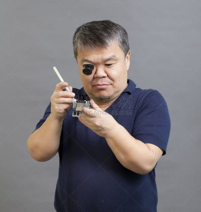 钟表匠,垂直画幅,螺丝刀,时间,工具,坏掉的,职业,钟面,设备用品,电池