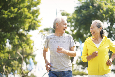 慢跑,户外,老年伴侣,活力,老年男人,异性恋,东亚人,公园,现代,女人