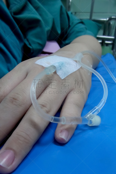 静脉滴注,装管,动物手,女性,气管切开管,导液管,垂直画幅,人,健康保健