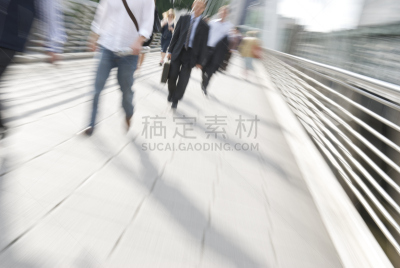 高峰时间,伦敦,人行桥,推拉镜头,眩晕的,留白,通勤者,水平画幅,忙碌,情绪压力