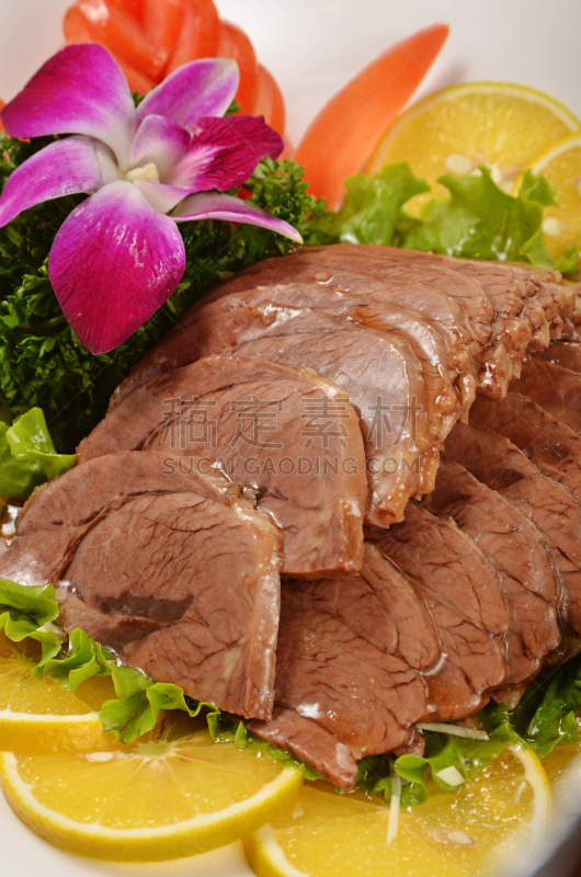 动物腿骨,炖食,牛肉,垂直画幅,嫩煎食品,膳食,动物身体部位,西红柿,柠檬,开胃酱