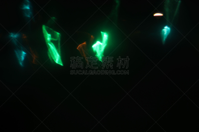运动模糊,镜头眩光,阳光光束,散焦,色彩鲜艳,空的,暗色,儿童小夜灯,夜总会,漏泄