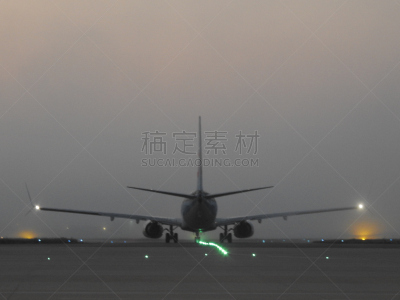 飞行器,滑行道,机场,旅游目的地,水平画幅,在之后,早晨,航空业,商业金融和工业,背面视角