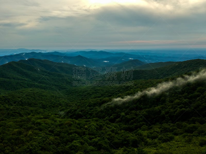 航拍视角,看风景,自然,美国,水平画幅,云,地形,无人,切洛基国家森林公园,户外