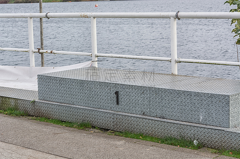 Siegertreppe, Podium oder Podest für die Plätze 1 bis 3.