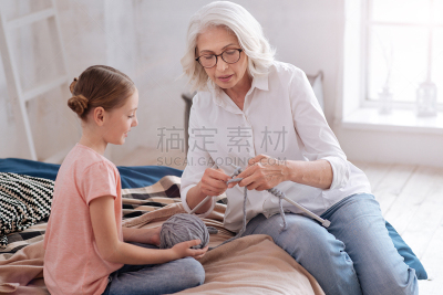 知识,女人,认真的,舒服,社会保险,婴儿潮,祖母,孙女,水平画幅,父母