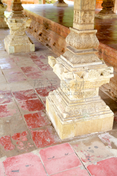 柱子,门廊,地板,艺术品,建筑特色,人造建筑,建筑空间,门前露台