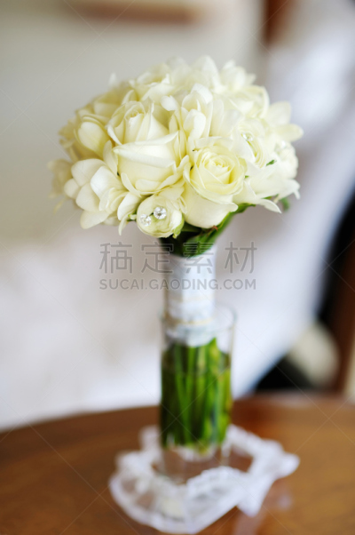 延龄草,自然美,吊袜带,花束,垂直画幅,美,白色,桌子,婚礼,美人