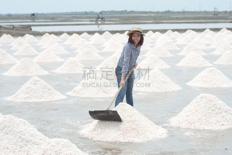 女人,生理盐水,钠,独轮手推车,矿物质,水平画幅,沙子,人,长方形,凹陷地形