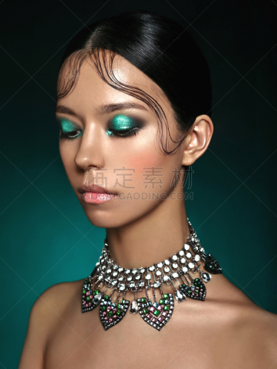 自然美,女人,宣言项链,化妆师,仅一个少女,眼妆品,垂直画幅,美,青少年,褐色眼睛