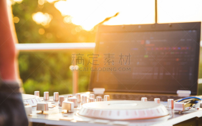 聚会的音乐主持人,户外,音频混合器,打碟,电子音乐,唱盘,dj俱乐部,职业赛马骑师,刻板印象,开关