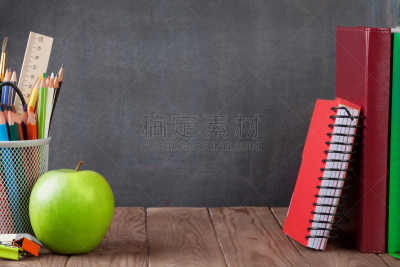 学校,苹果,办公用品,留白,水平画幅,无人,画笔,知识,文具盘,容器