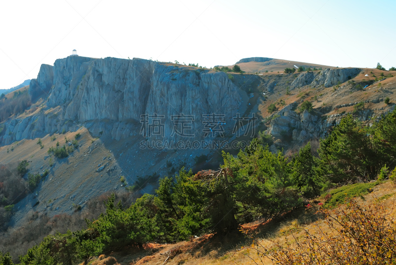 山,杉树,松树,阿法尔洼地,水,天空,沟壑,水平画幅,沙子,早晨