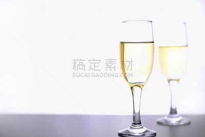 桌子,白葡萄酒,白色背景,玻璃杯,葡萄酒,水,水平画幅,无人,鸡尾酒,含酒精饮料