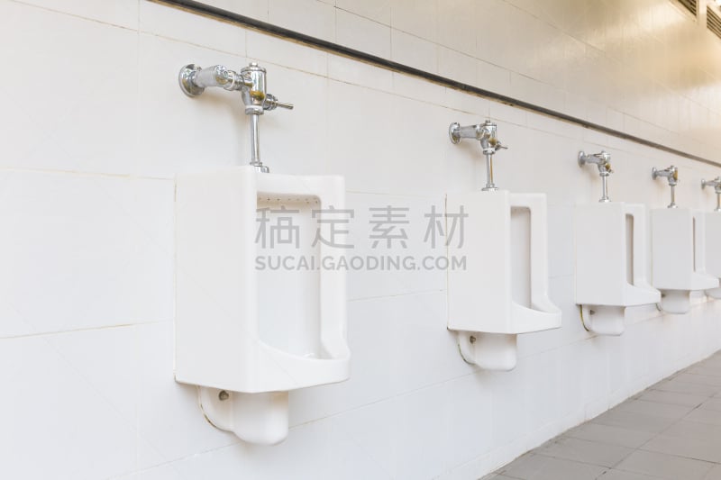 尿壶,砖地,男子房征,冲洗水,机阀,餐具,建筑物特征,成一排,水平画幅,瓷砖