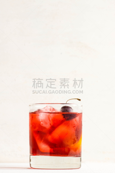 古典式,鸡尾酒,垂直画幅,留白,樱桃红色,樱桃,含酒精饮料,饮料,橙子,柠檬